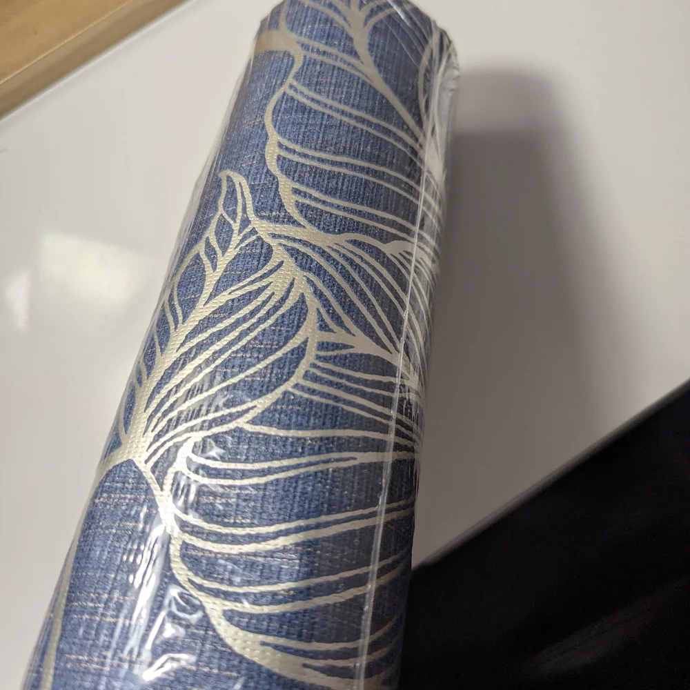 ⭐NWT Boutique Blue and White Patterned Roll